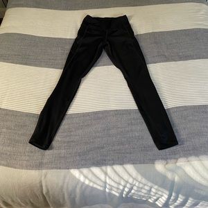 Athleta leggings with side zipper pockets size XS